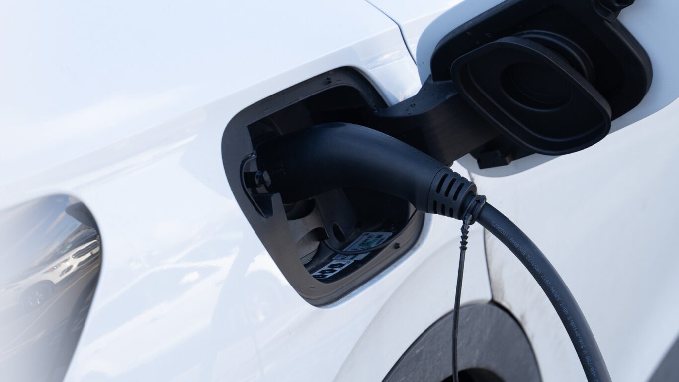 Top Benefits of EV Chargers for Hotels: Enhancing Guest Experience and Sustainability